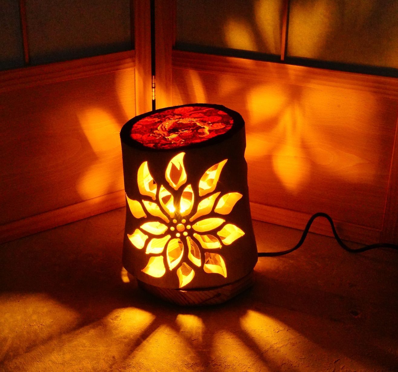 極太◆両面彫◆竹灯り・竹あかり・竹灯籠　 ～～ 癒しの灯り ★龍の紋章★～～ 極太◆両面彫◆竹灯り・竹あかり・竹灯籠　 ★龍の紋章★～～ 日本国内発送・最短翌日お届けの商品写真