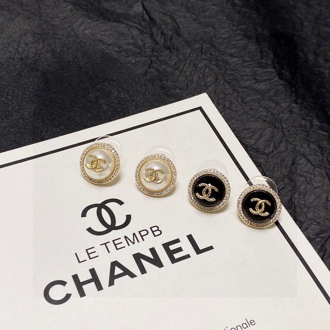 今日特価】Chanel ダブル C モノトーン ピアス 送料無料！在庫