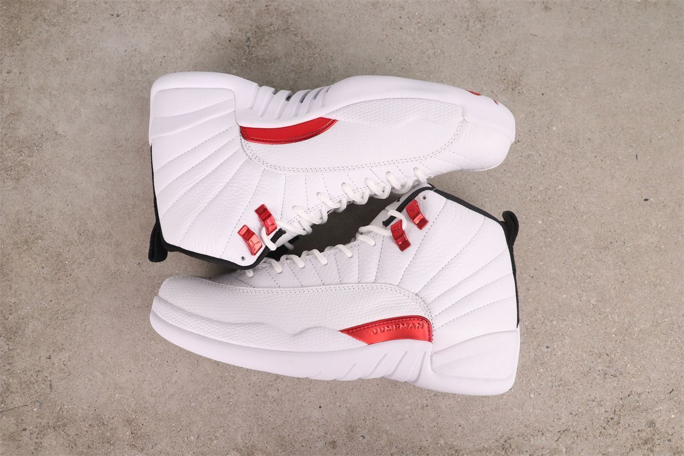 Air Jordan 12 ホワイト/ブラック/レッド 23 Air Jordan 12 Cherry 2023 - Oct 2023 - CT8013-116