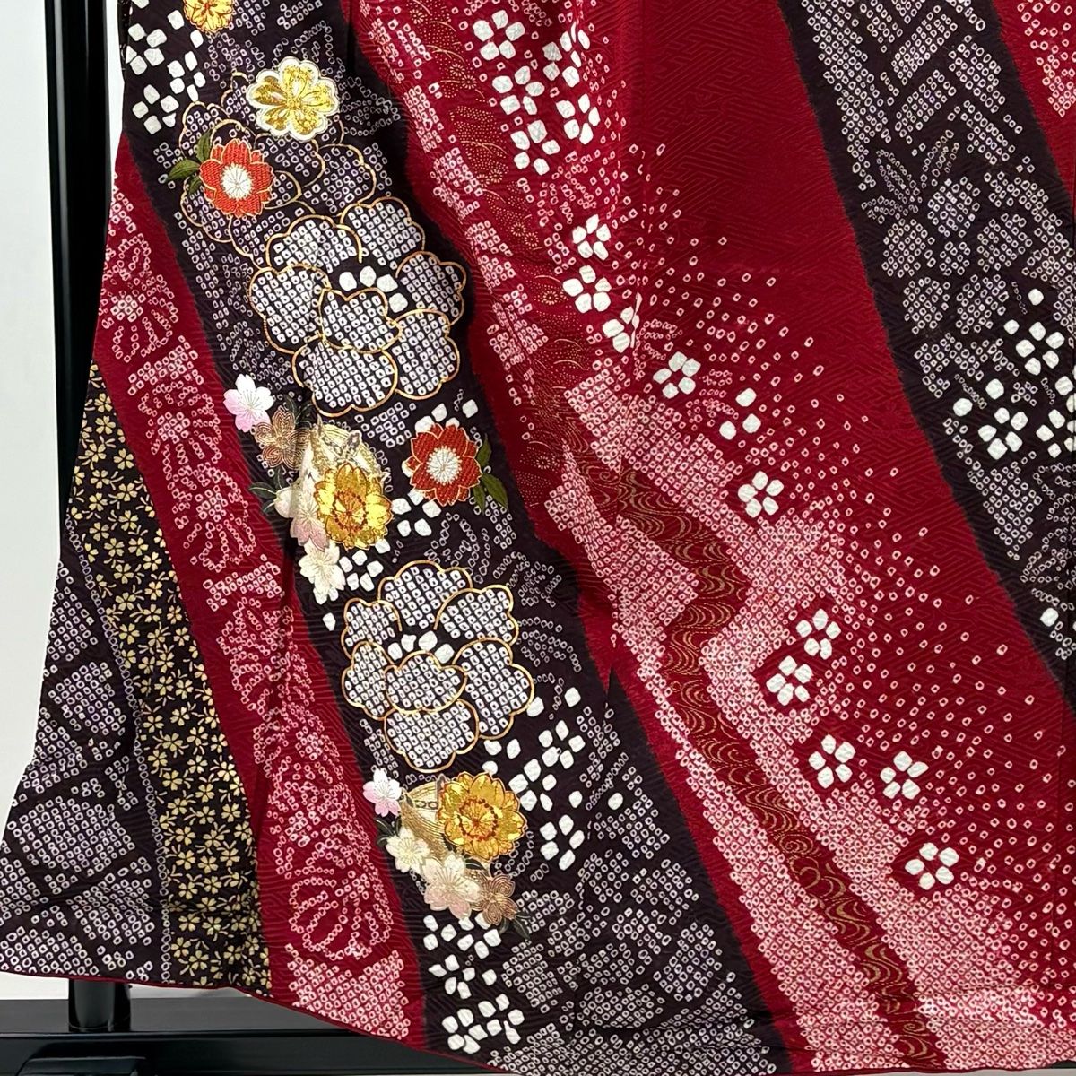 振袖 身丈158cm 裄丈63cm S 袷 草花 糸巻き 金糸 絞り 赤 正絹 秀品