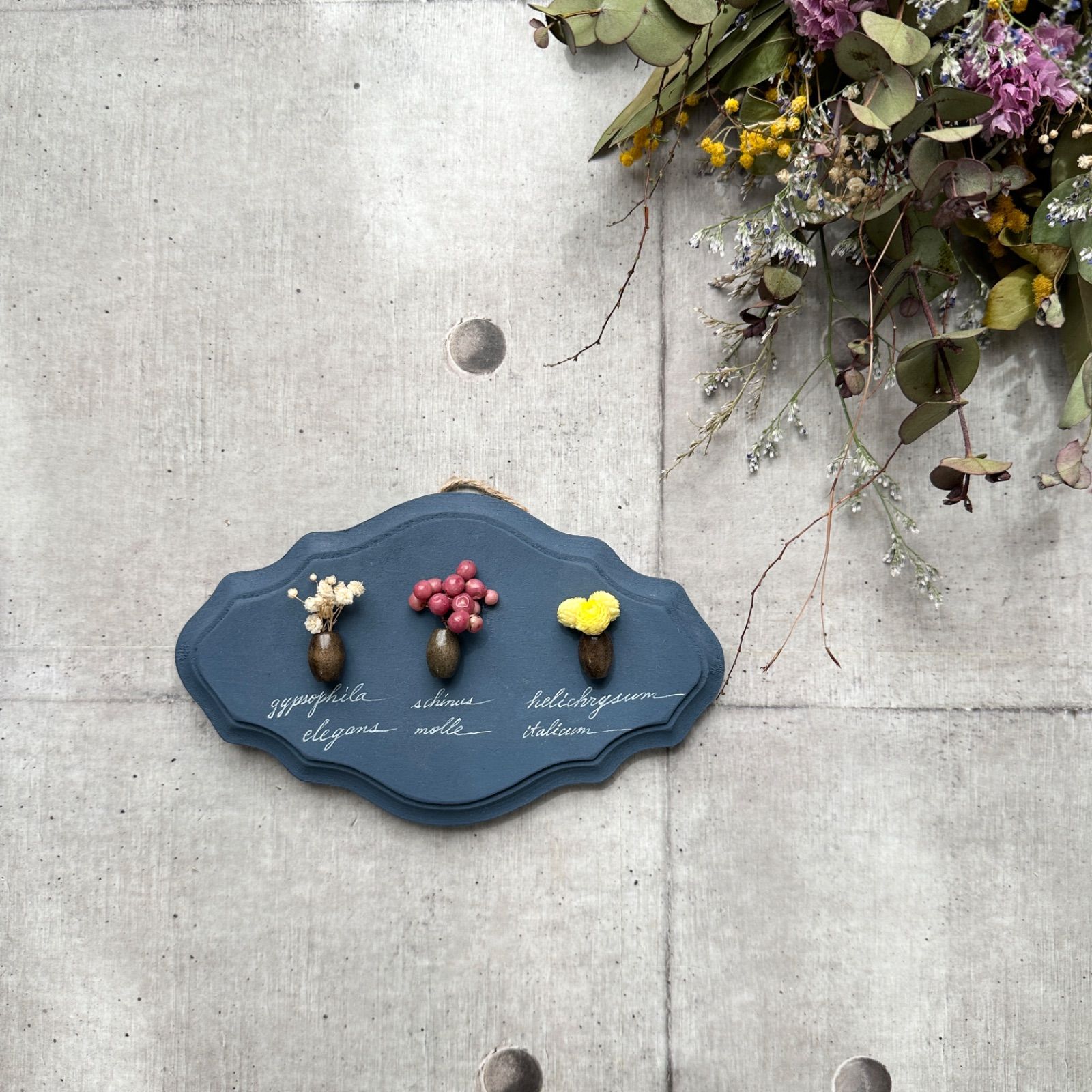 ピンクローズとダマスクリボンのタッセル入豪華リース♪（くすみピンク