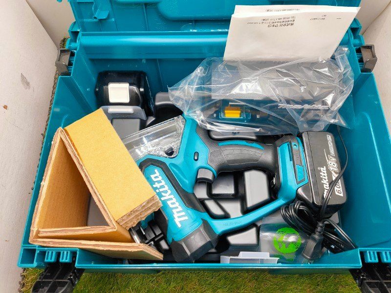 マキタ 充電式ボードカッタ マキタ純正バッテリーBL1860B 充電器 ケース付 SD180DRGX