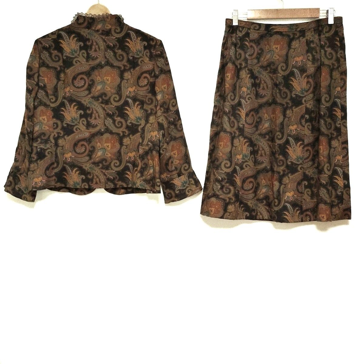 Leilian レリアン スカートセットアップ レディース - ダークブラウン×ブラウン×マルチ ペイズリー柄 肩パッド