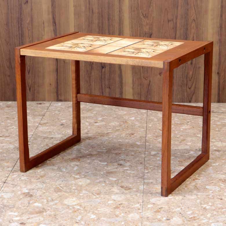 ネストテーブル