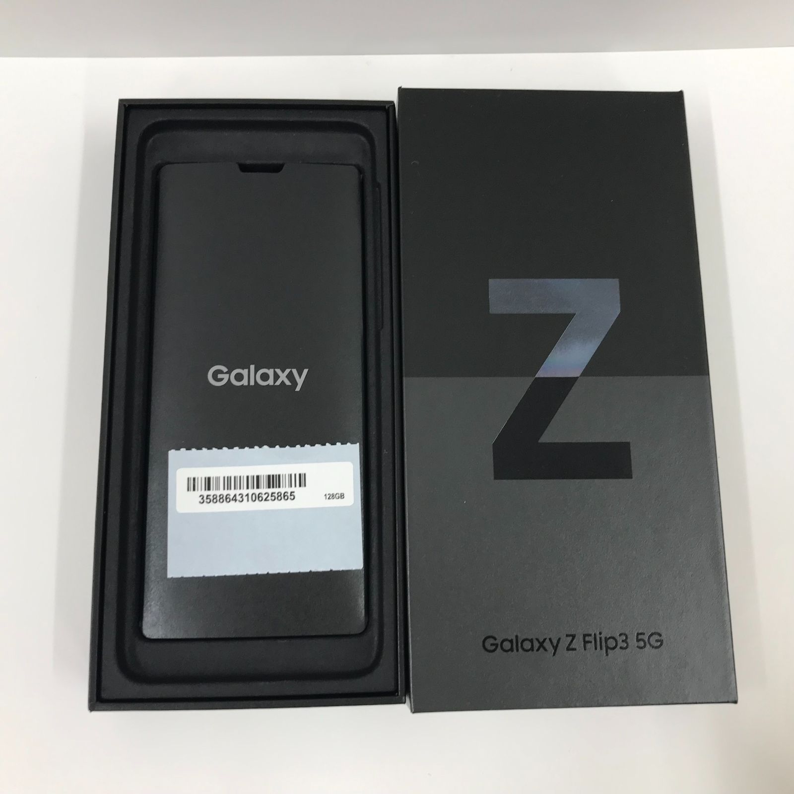 Galaxy Z Flip3 5G SCG12 ファントムブラック 本体 au n05333 Galaxy Z Flip3 5G SCG12 ファントムブラック 本体 au n05333