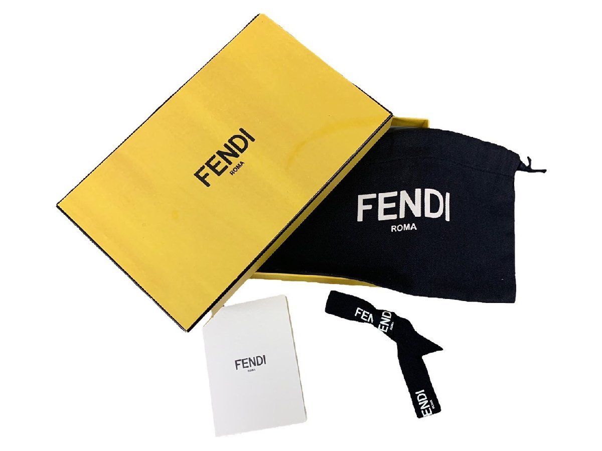 FENDI (フェンディ) BY THE WAY バイザウェイ ラウンドファスナー