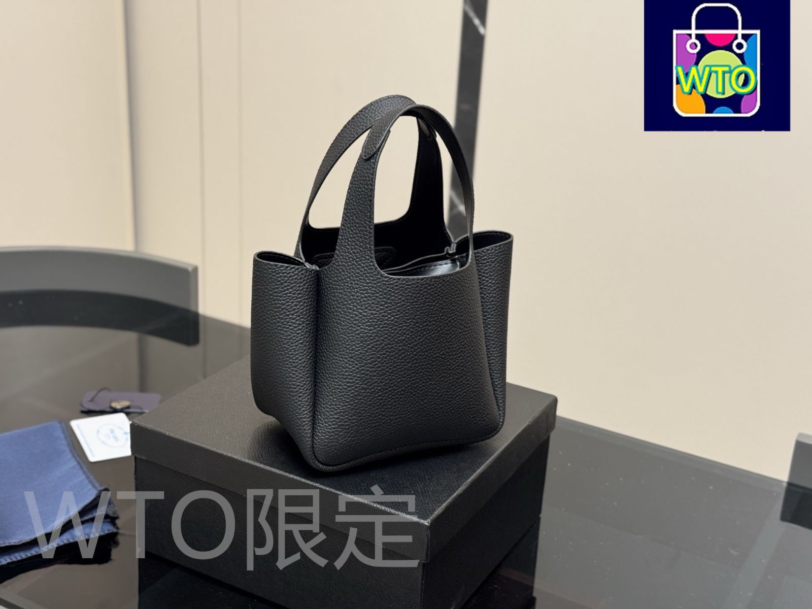 今日特価】Prada レザー トートバッグ！国内送料無料！限定在庫