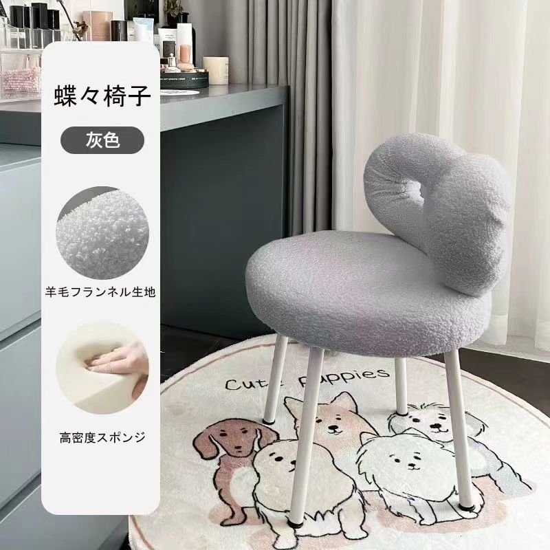 シンプルな腰掛
