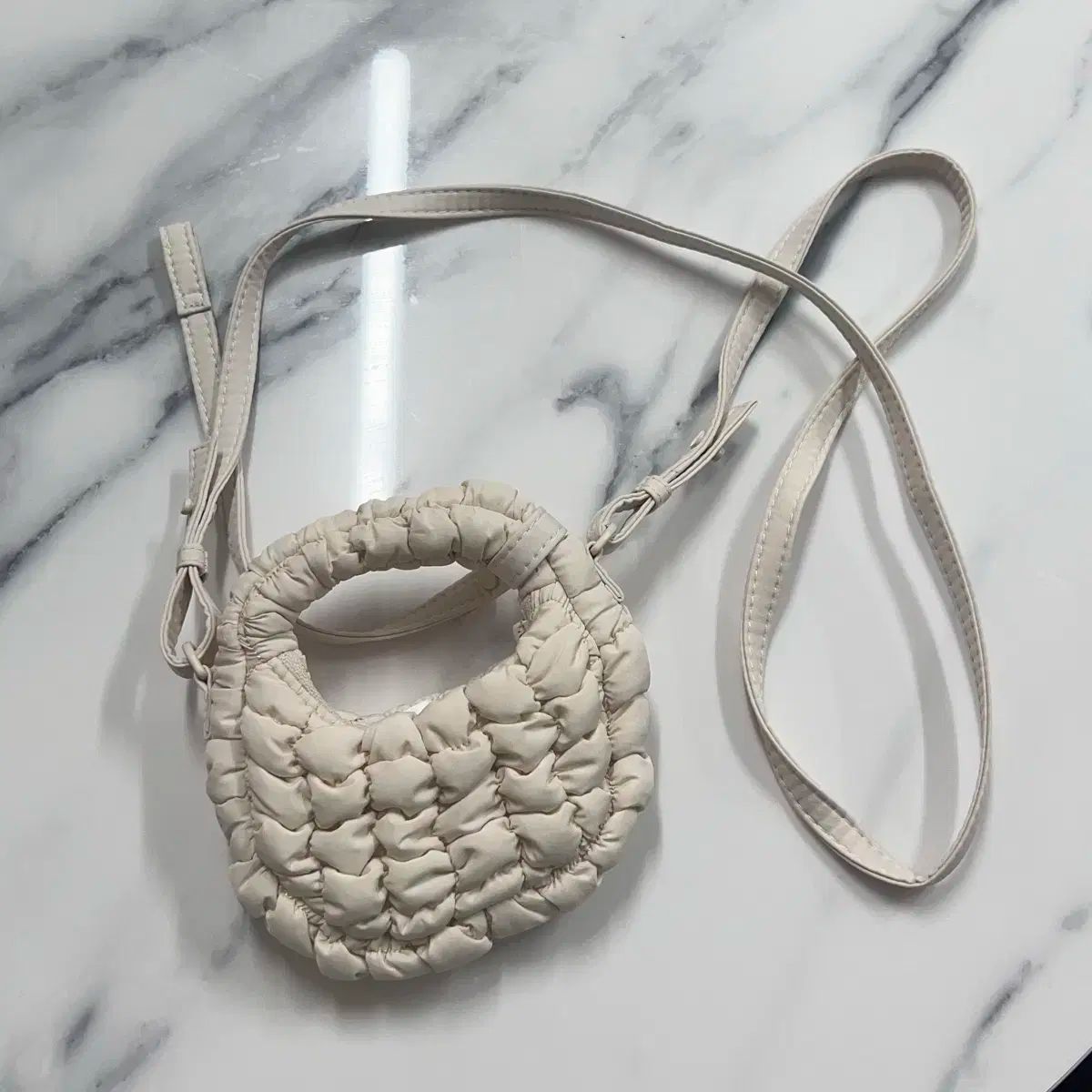 COS クロスボディバッグ ベージュ