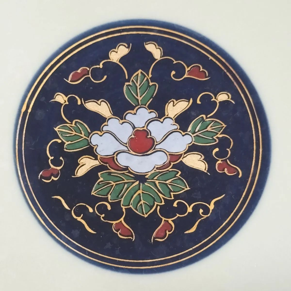 お皿 有田焼未峰窯盛鉢 白磁金彩白芙蓉薄青染め8号盛鉢 新品未使用