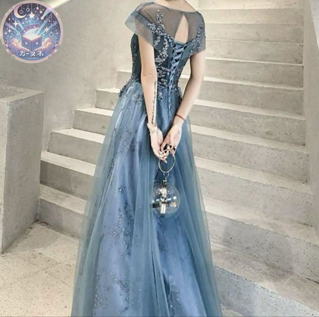 新品未使用 小花柄のデザインが煌びやかで可愛いオフショル