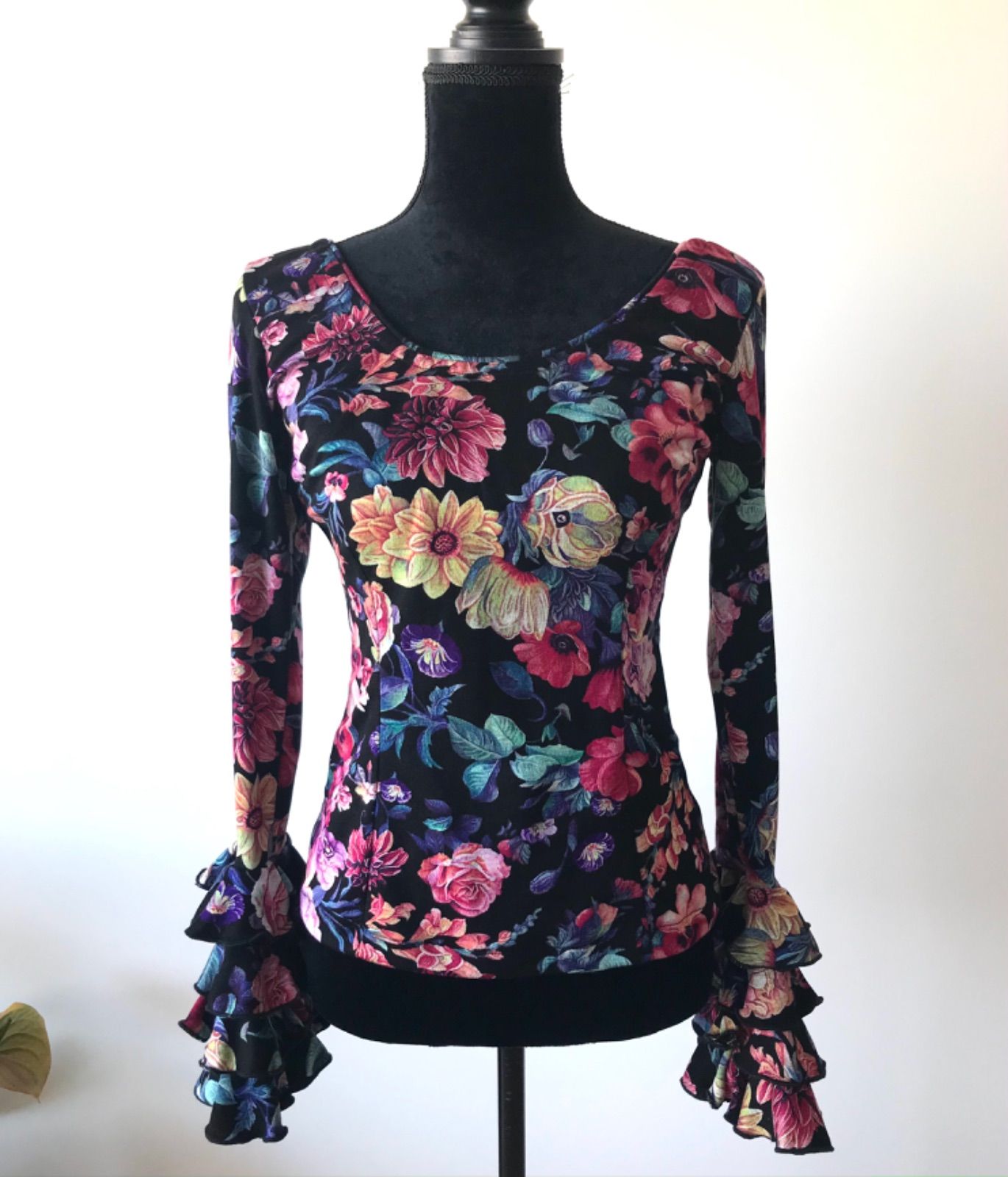 フラメンコ デザイナーズ フェミニンマルチカラー花柄 ブラウス Mサイズ フラメンコ デザイナーズ フェミニンマルチカラー花柄 ブラウス M