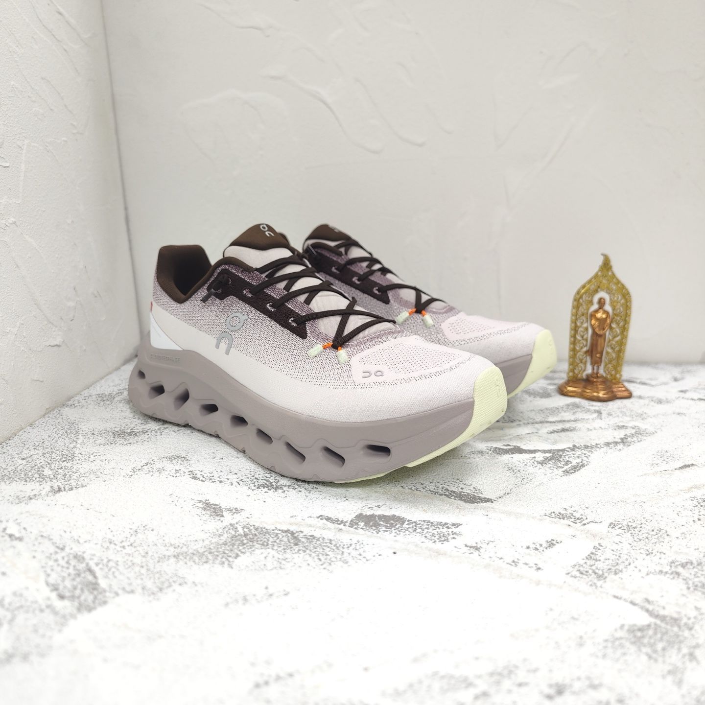 【関税込み】On グレー Cloudtilt スニーカー On Running Cloudtilt スニーカー | グレー | FARFETCH JP