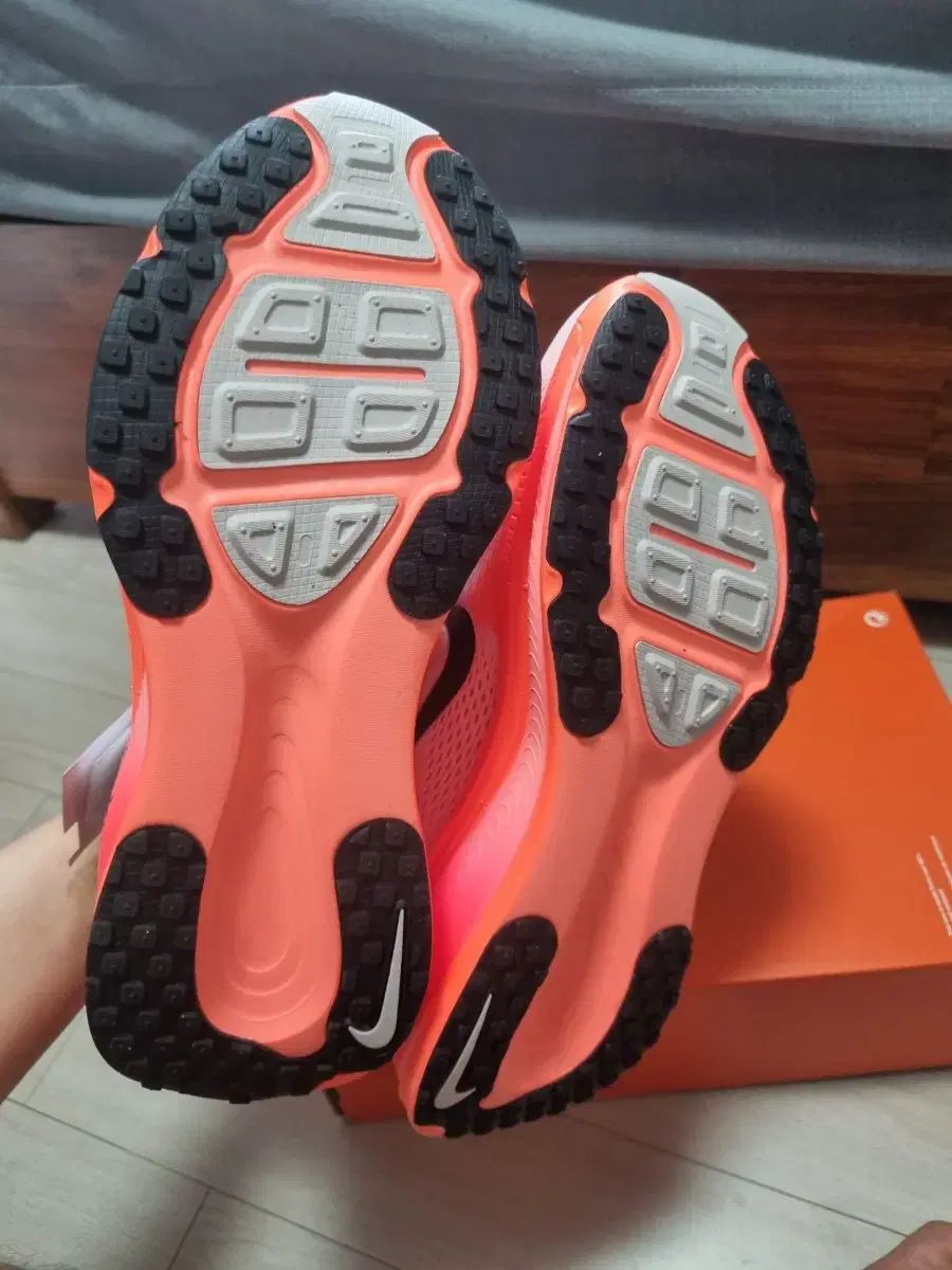 NIKE ナイキ ズーム ボメロ 18 ランニングスニーカー 285