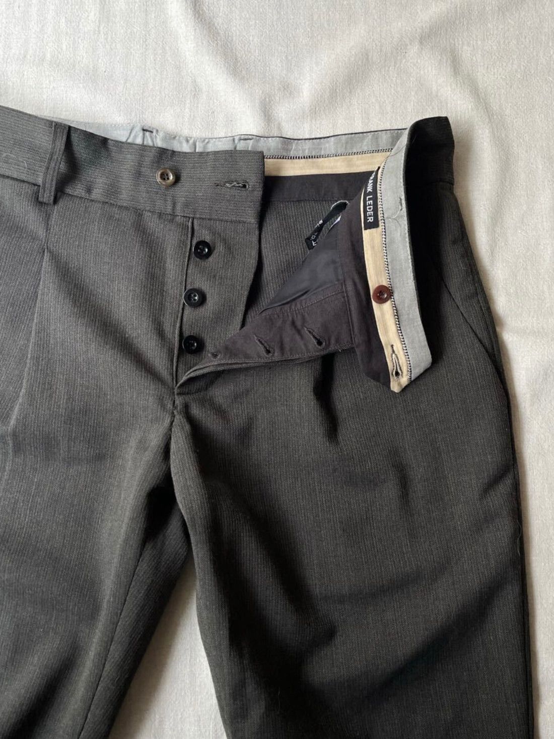 オリーブ グレー