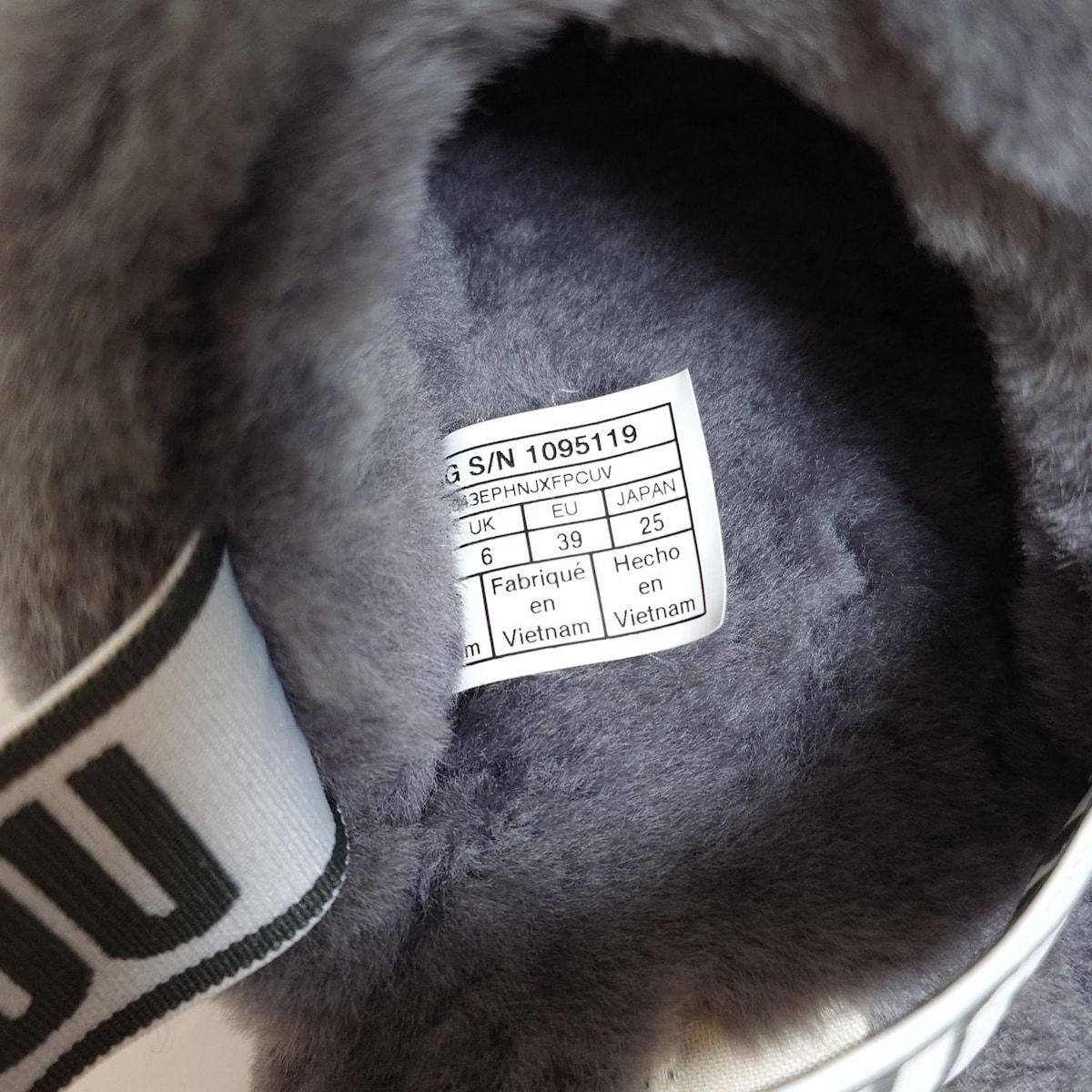 UGG アグ サンダル 25 レディース フラッフ イヤー スライド 1095119 ダークグレー ムートン KIN-KAAI_COM