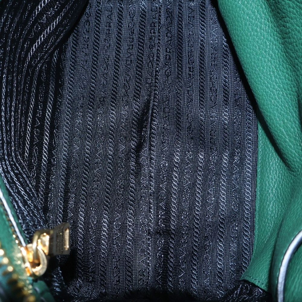 PRADA プラダ