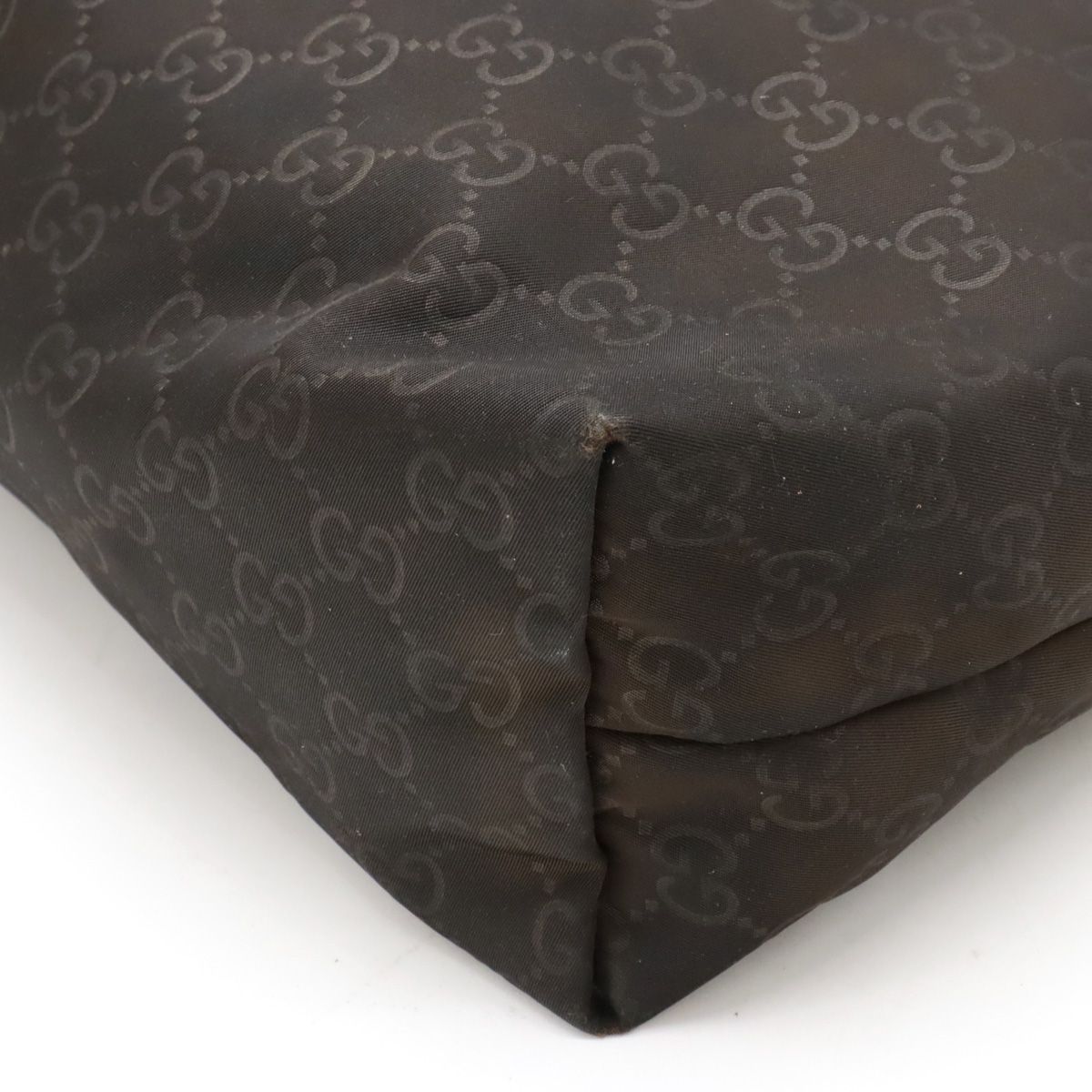 GUCCI グッチ GGナイロン ショルダーバッグ 斜め掛け レザー ダーク  