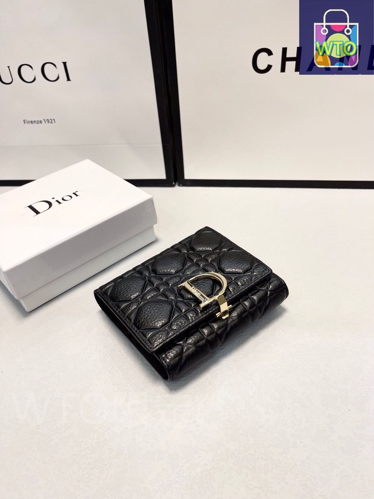 美品 Dior ディオール ブラウンゴールドLOVINGLYDIOR2 【中古】 美品 Dior ディオール ブラウンゴールドLOVINGLYDIOR2 【中古】