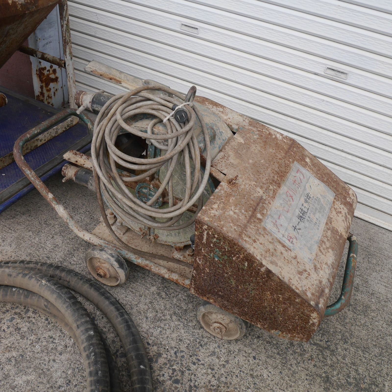 岐阜発 直接引取 付き 大一 モルタル ポンプ 形式 不明 ホース ホッパー付き 生 コンクリート かくはん 撹拌 機 土方 建築 現状品