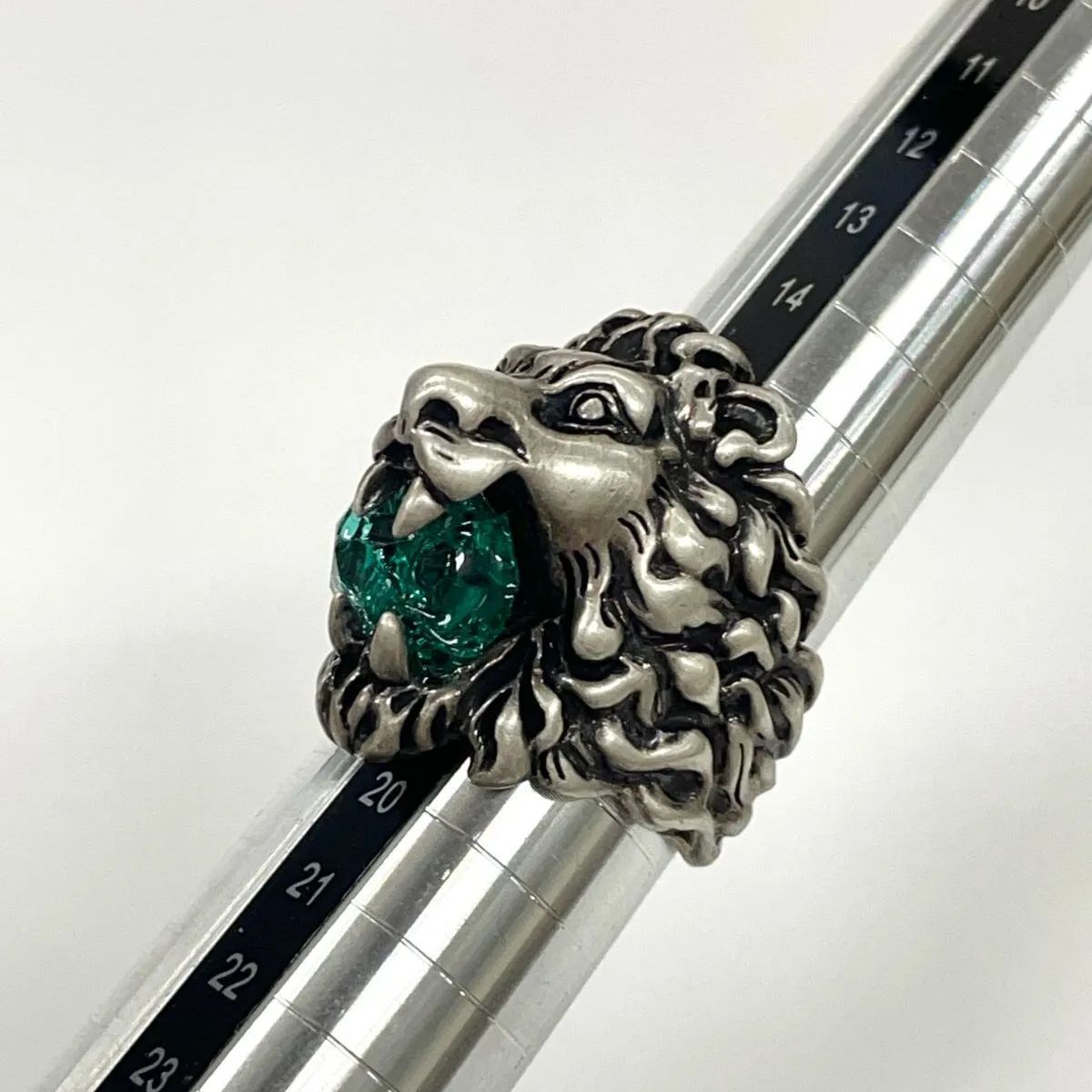 美品 GUCCI グッチ リング ライオンヘッド ストーン 19号相当 付属品 GUCCI - グッチ GUCCI ライオンヘッド レッドストーン付き