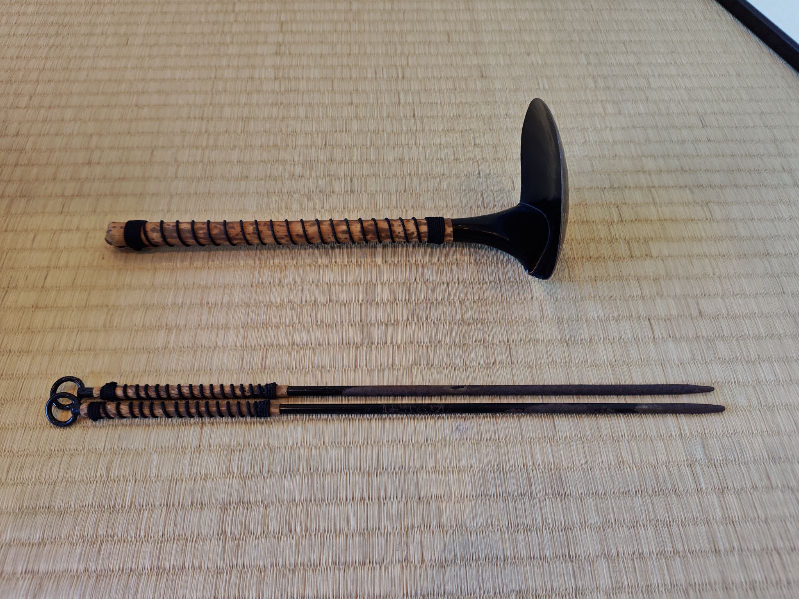 送料込【逢絢亭】茶道具 炭所望道具 半田ホーロク（赤・白）セット 底取と火箸付 逢絢亭】茶道具 炭所望道具 半田ホーロク（赤・白）セット 底取