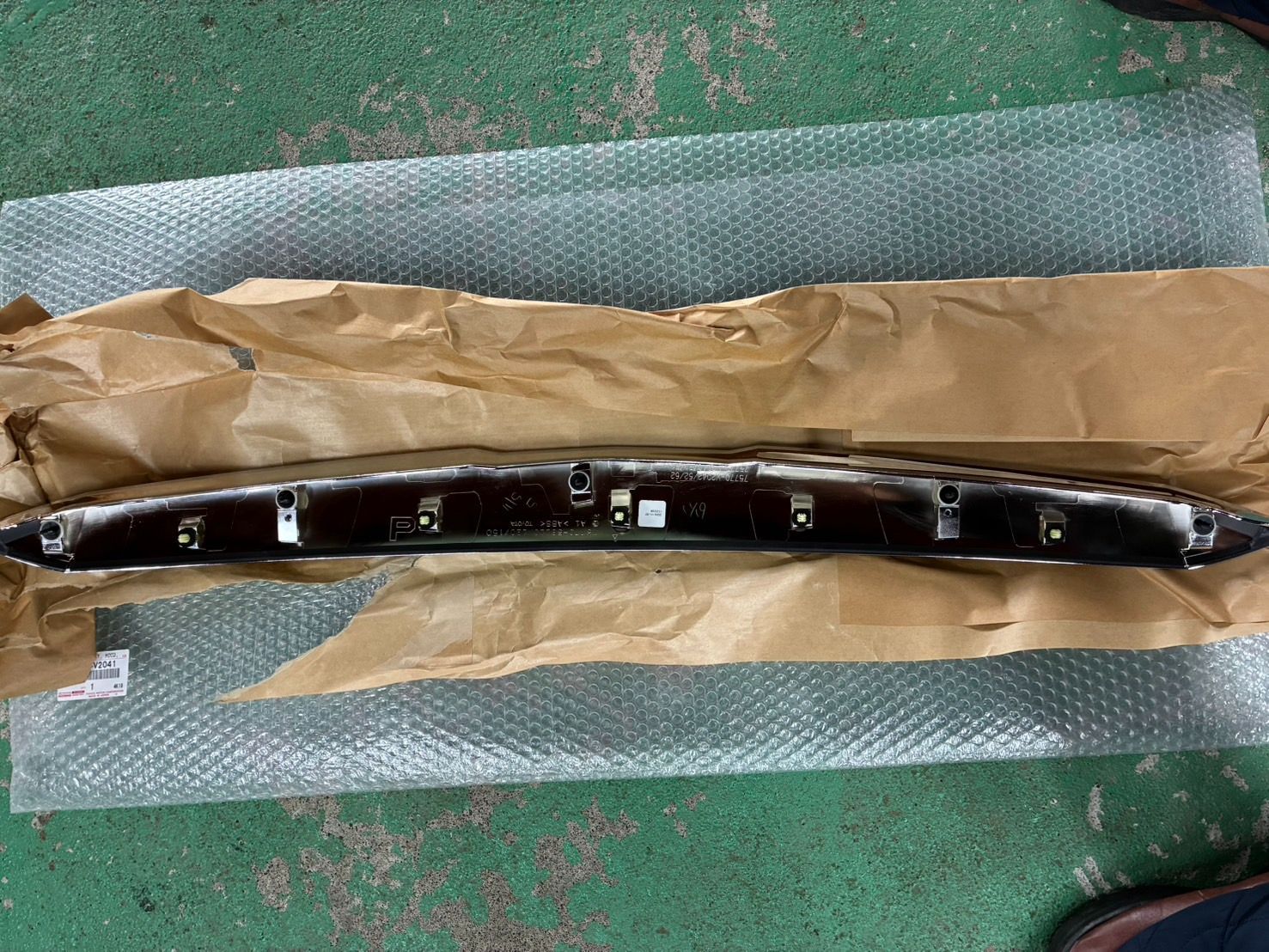 トヨタ純正 ボンネットモール アルファード用 中古品（品番：75770