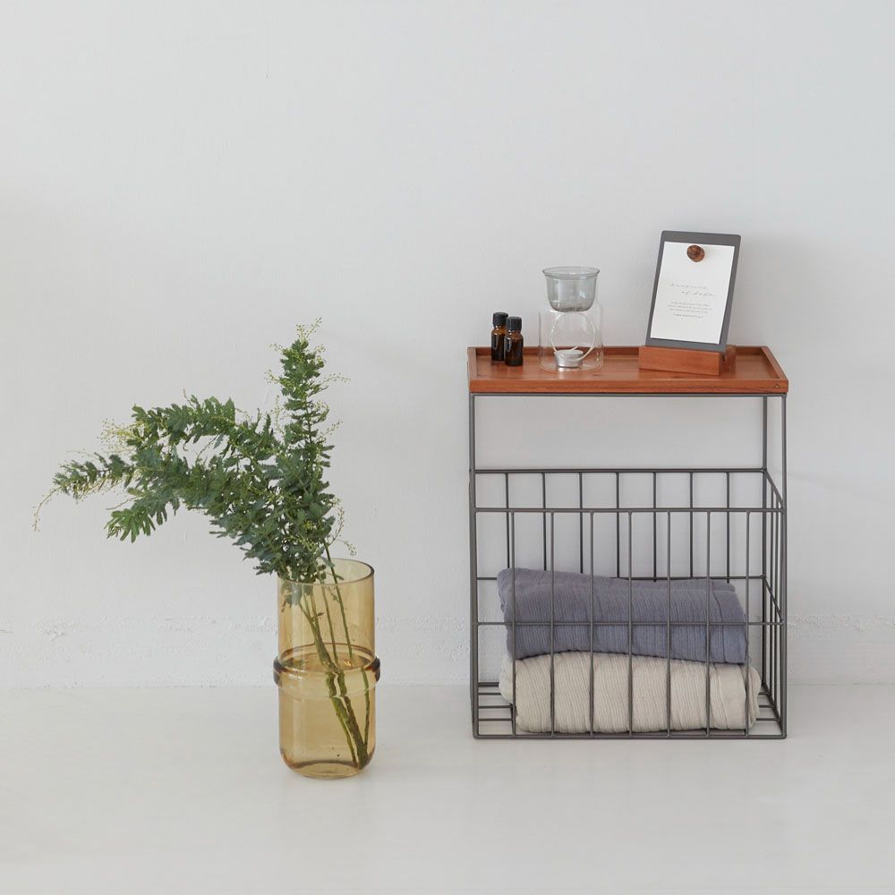 フードやドリンクを並べて運べるウッドトレー付の ストッカー 収納とテーブル 2つの機能を兼ね備えたアイテム