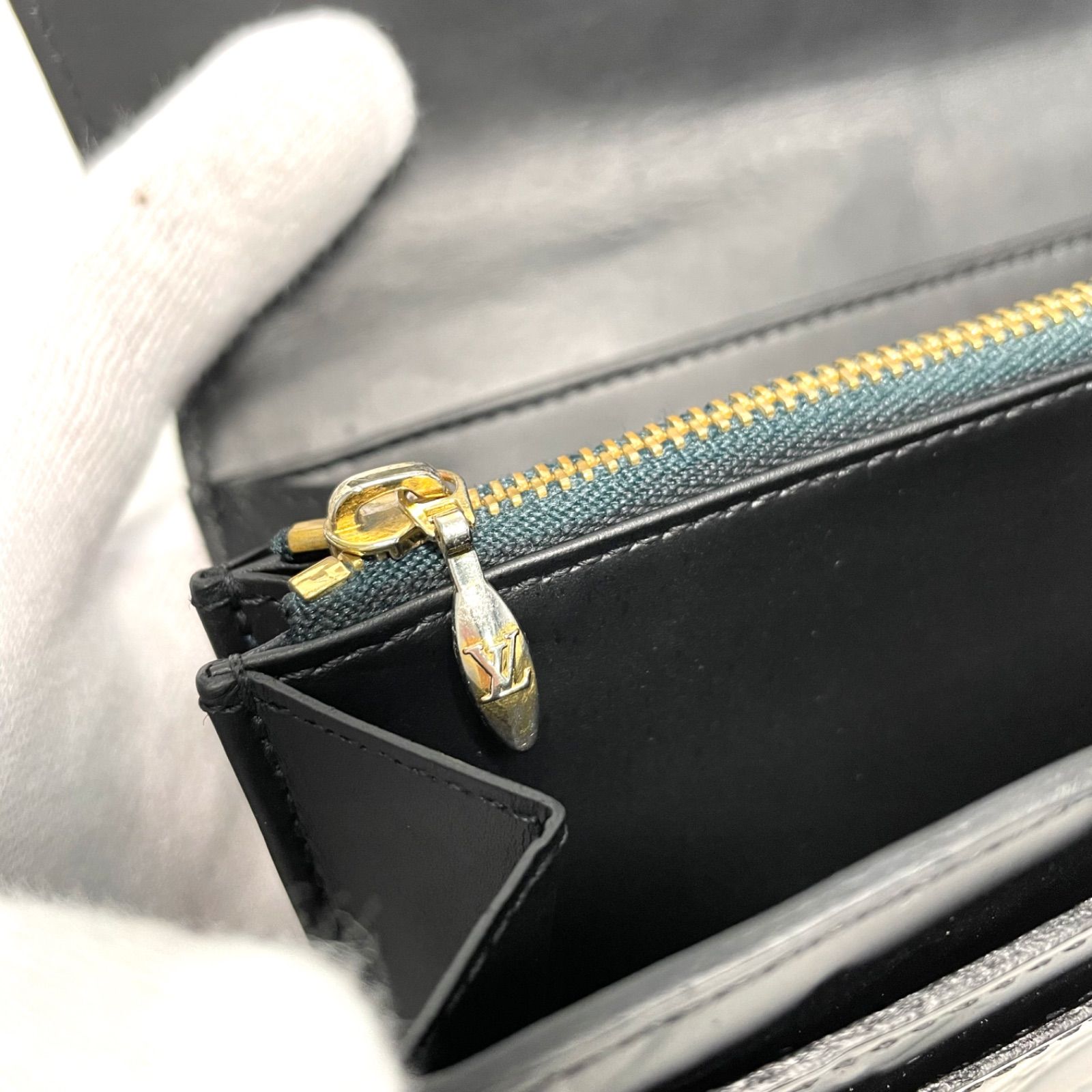 Louis Vuitton ルイヴィトン ヴェルニ ポルトフォイユ サラ 長