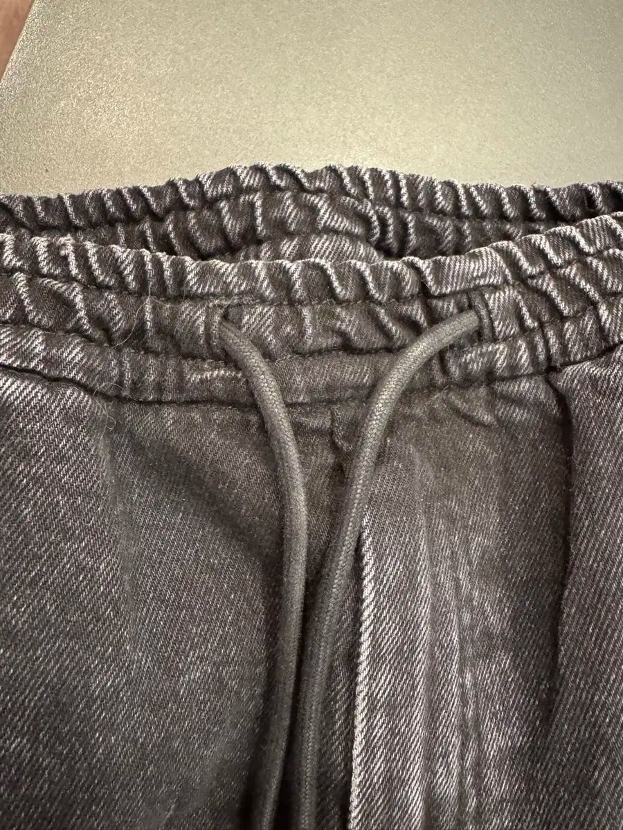 トラックパンツ