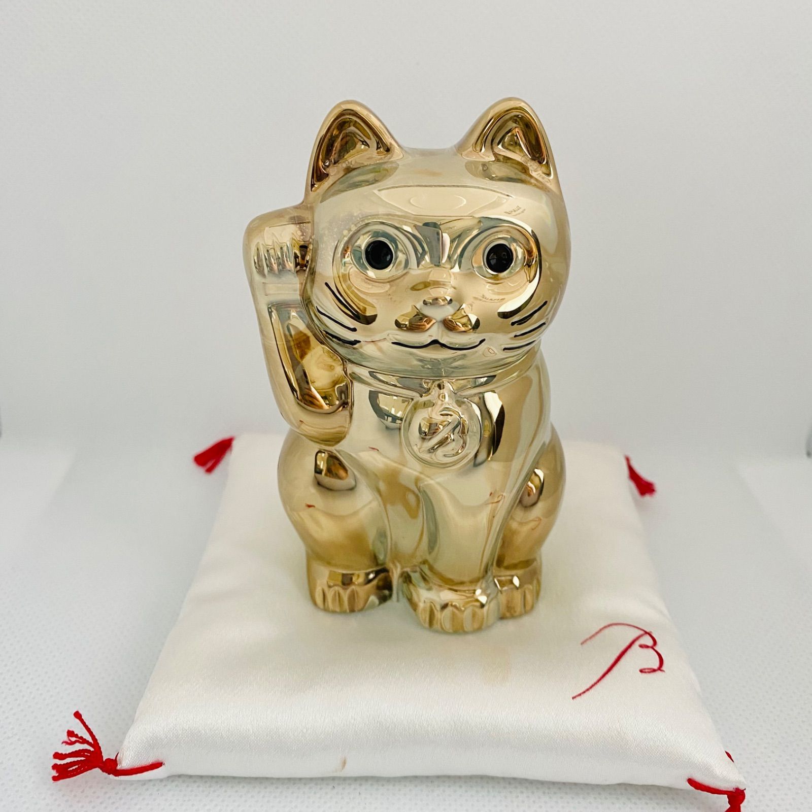 バカラ 招き猫 ラッキーキャット クリスタル 置物 座布団付き ゴールド色