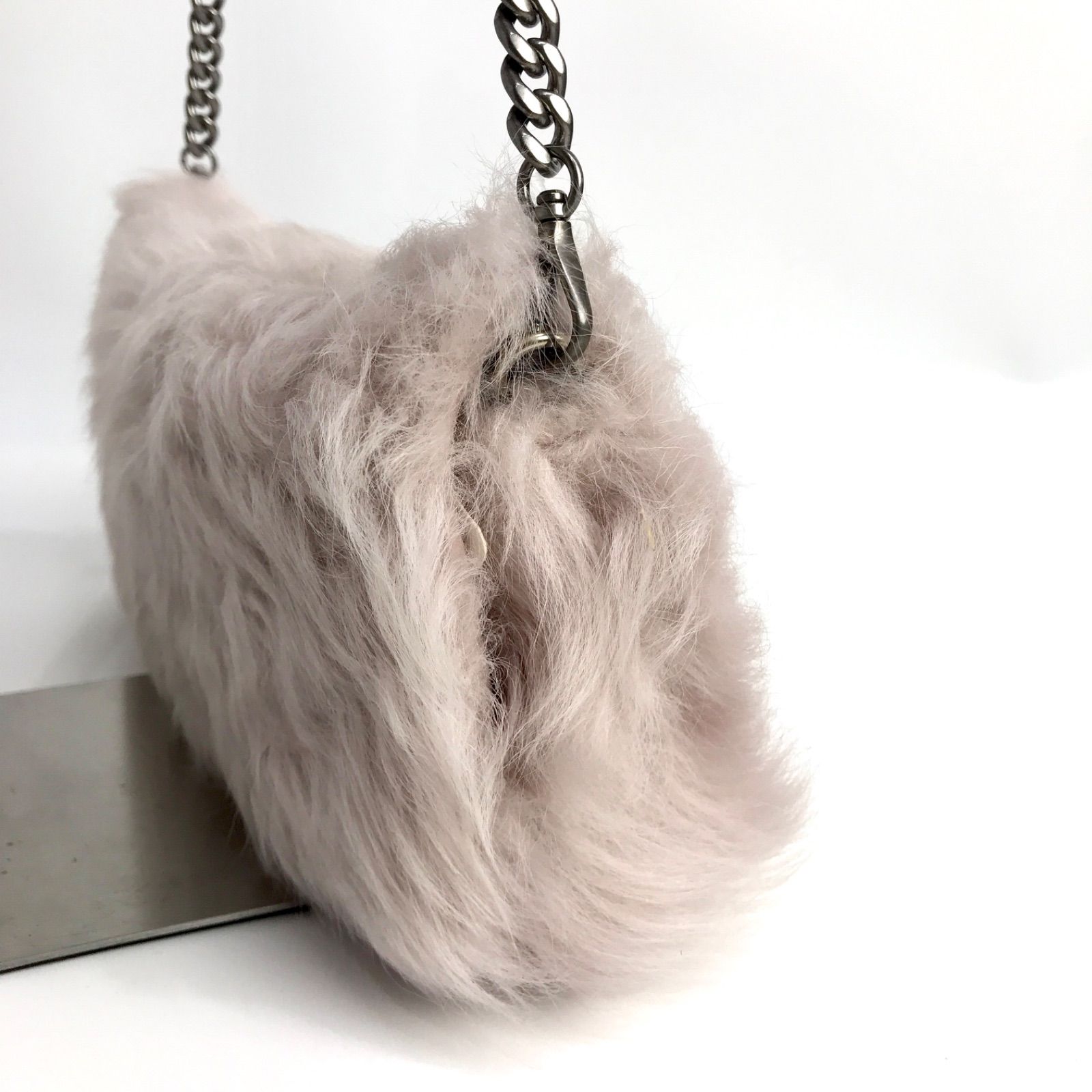 MIU MIUミュウミュウ 毛皮チェーンショルダーバッグ - メルカリ