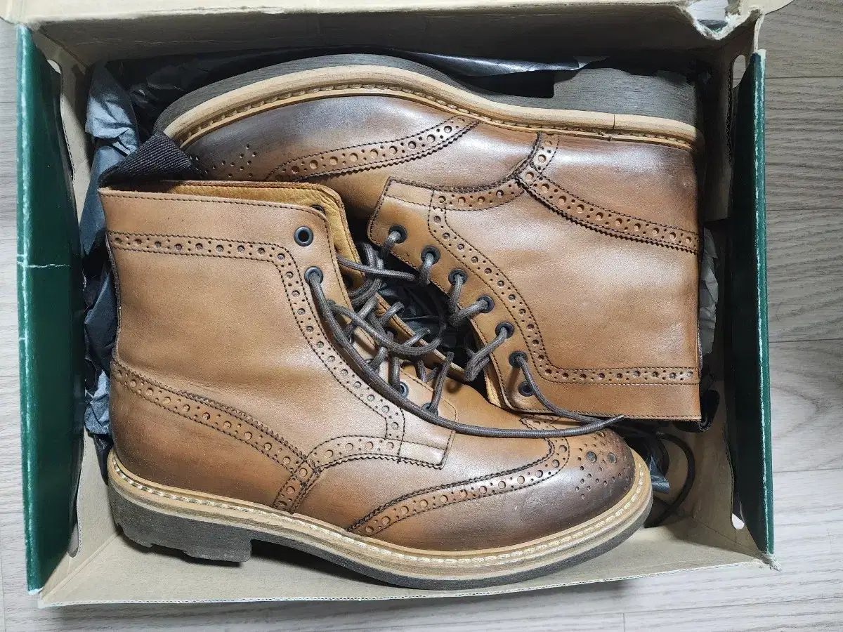 タケコブター様レジンヘアゴム 2匹の猫ちゃん チューリップと蜂No.1469