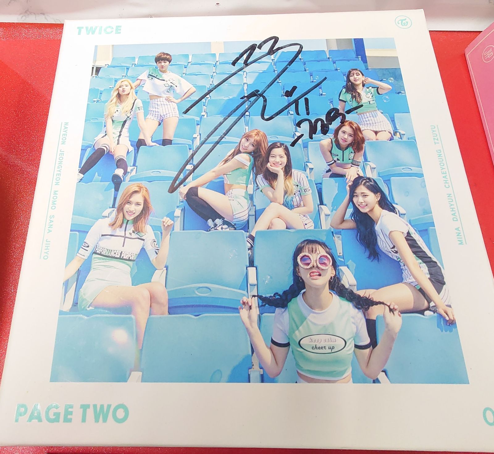 TWICE PAGE TWO サイン入りアルバム 非売品（ピンク） TWICE PAGE TWO サイン入りアルバム 非売品（ピンク） TWICE