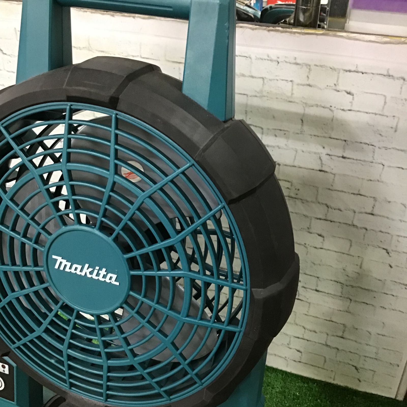 マキタ(makita) コードレスファン CF201DZ【町田店】