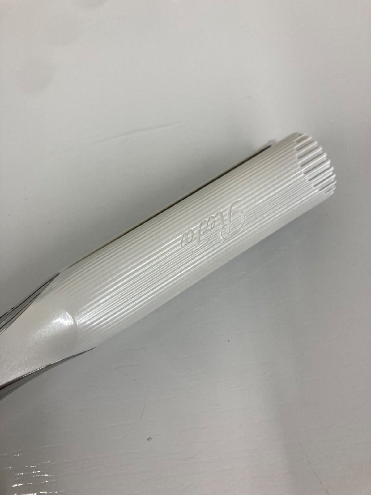 Refaビューテック ストレートアイロン ホワイト 新品、未使用品 リファビューテック ストレートアイロン(ホワイト