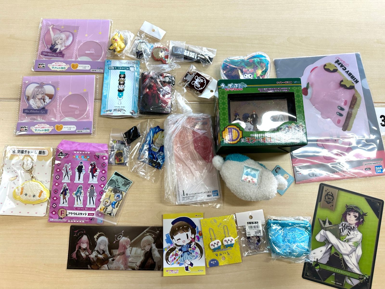 新品・中古・混在 アニメグッズ 大量まとめセット 一番くじ ラブ