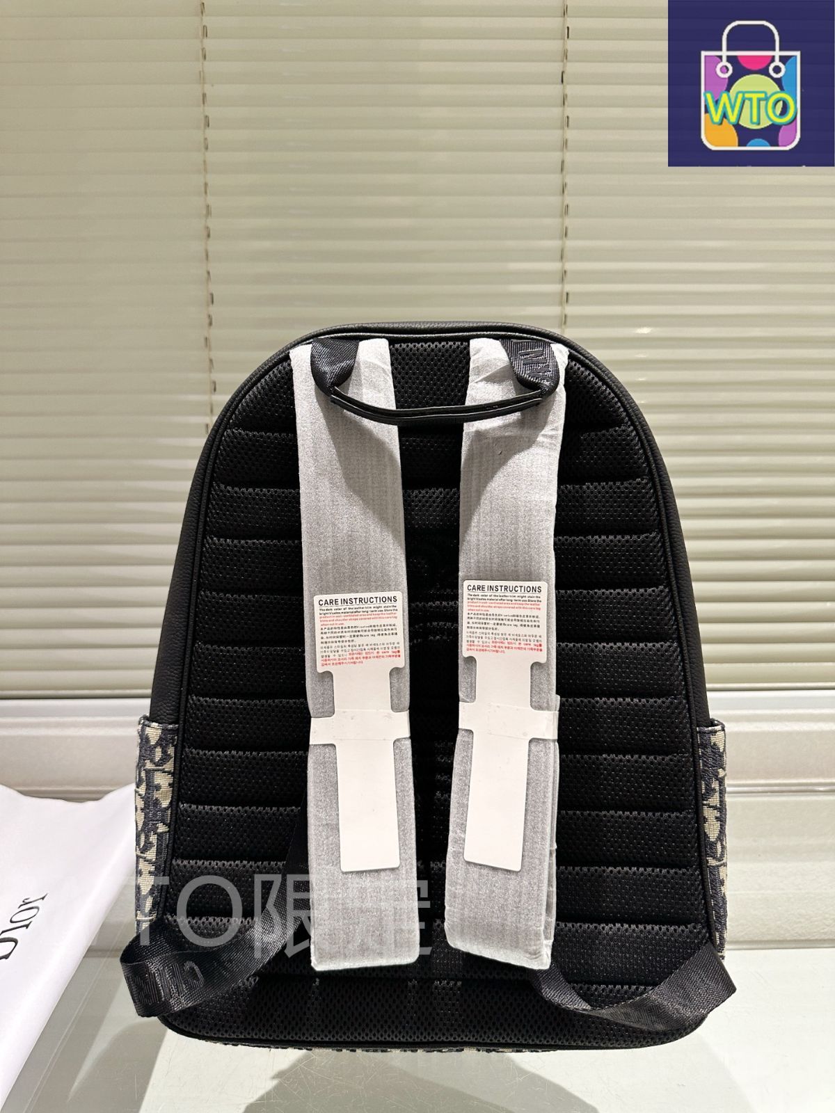 Dior Essentials ショルダーバッグ現行販売　最安値 8795-1487-