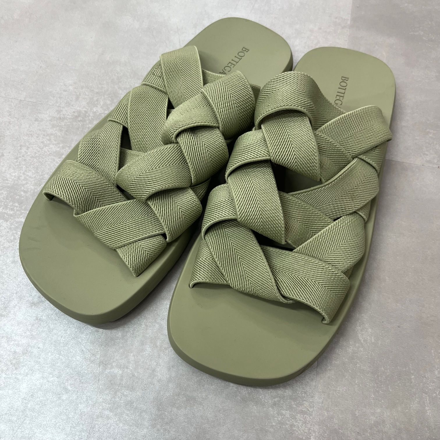 BOTTEGA VENETA イントレチャートサンダル プラットミュール