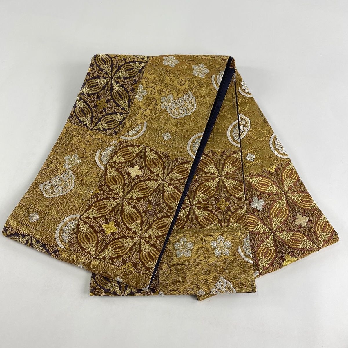 【美品】袋帯　螺鈿箔　風景　銀糸金糸　お太鼓柄 袋帯 美品 名品 花唐草 鳥 螺鈿箔 金銀糸 金色 お太鼓柄 正絹 【中古