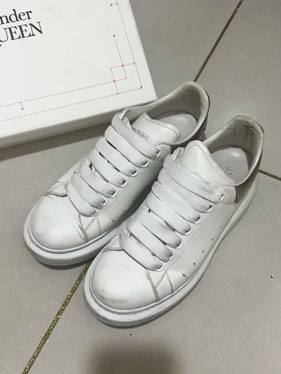 アレキサンダーマックイーン ゴールド オーバーソールスニーカー ゴールド（金色）系 alexander mcqueen Oversized Sneaker