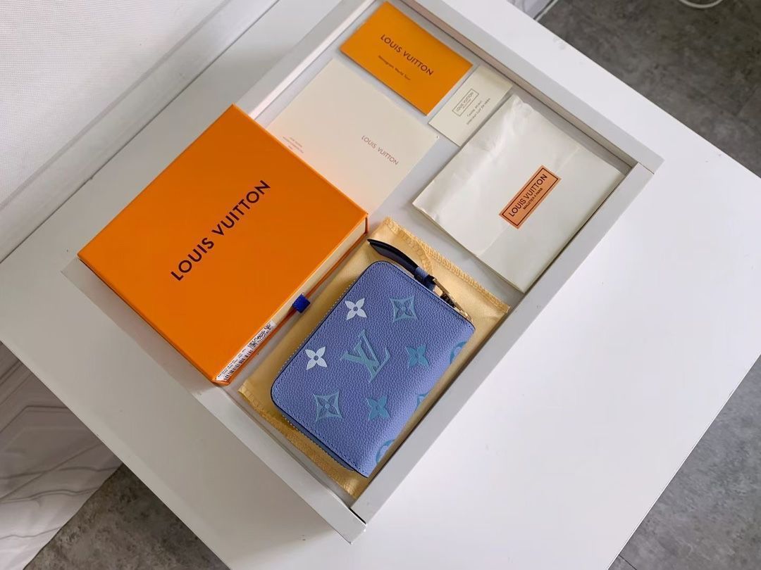 VUITTON 黒レザーコインケース ジッパー式 黒いレザーコインケース ジッパー付き - メルカリ