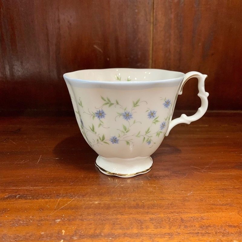 ロイヤルアルバート キャロライン カップ＆ソーサー＆プレート トリオ セット Royal Albert CAROLINE 廃盤 ビンテージ ボーンチャイナ 英国 花柄 金彩 かわいい RU0709-5