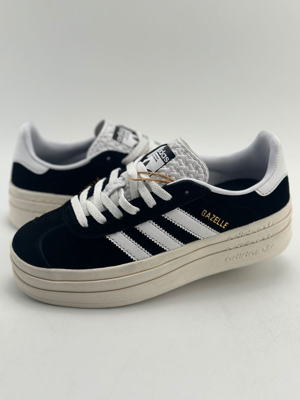 adidas gazelle bold ガゼルボールド ブラック