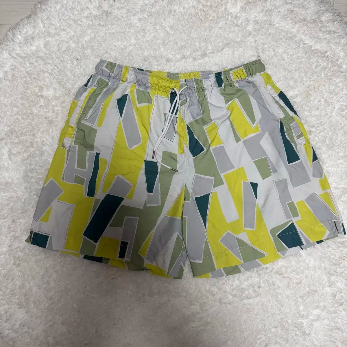 Hermes エルメス ハーフパンツ マルチロゴ