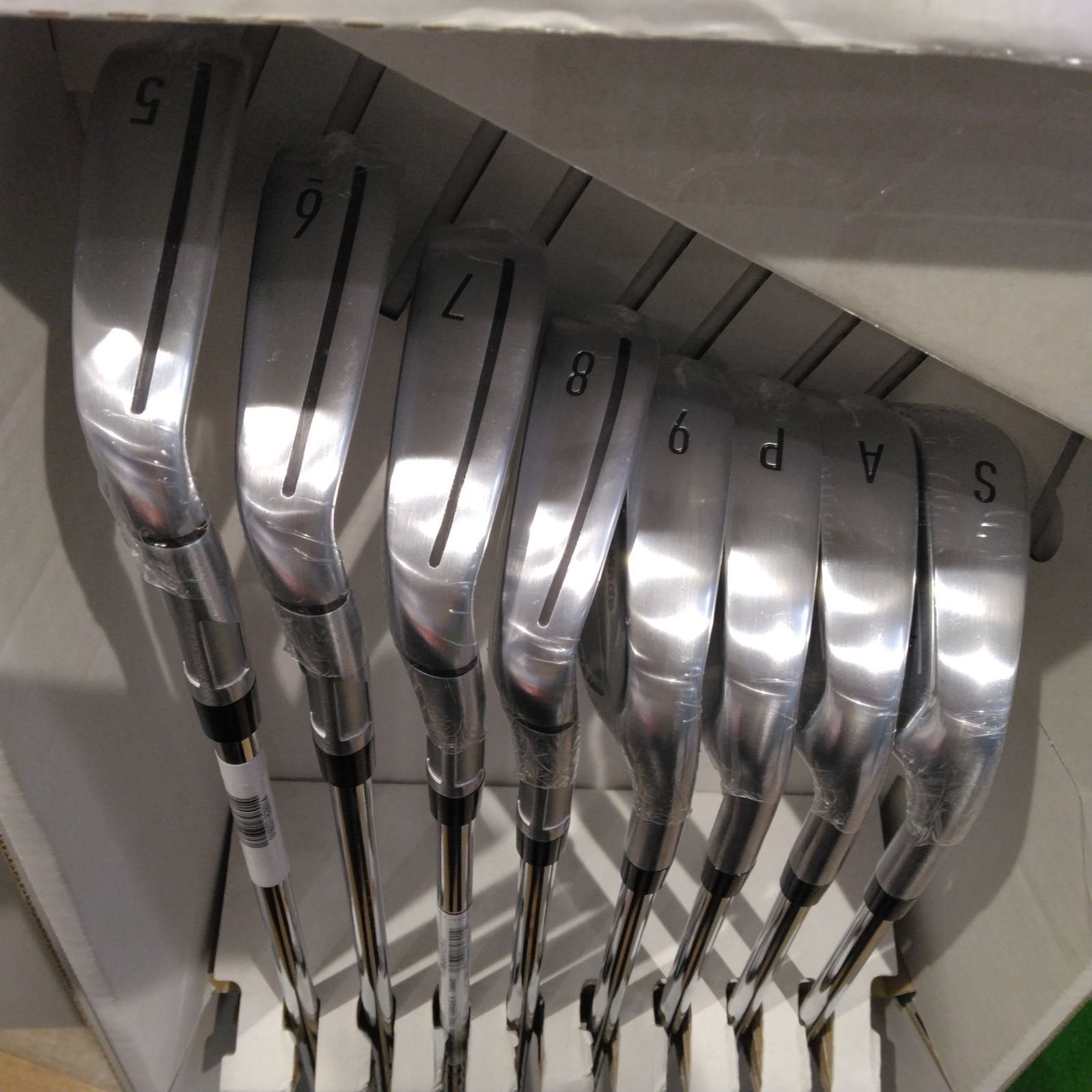 Iset 【新品未使用品】テーラーメイド Qi Irons アイアン 8本セット(5I 