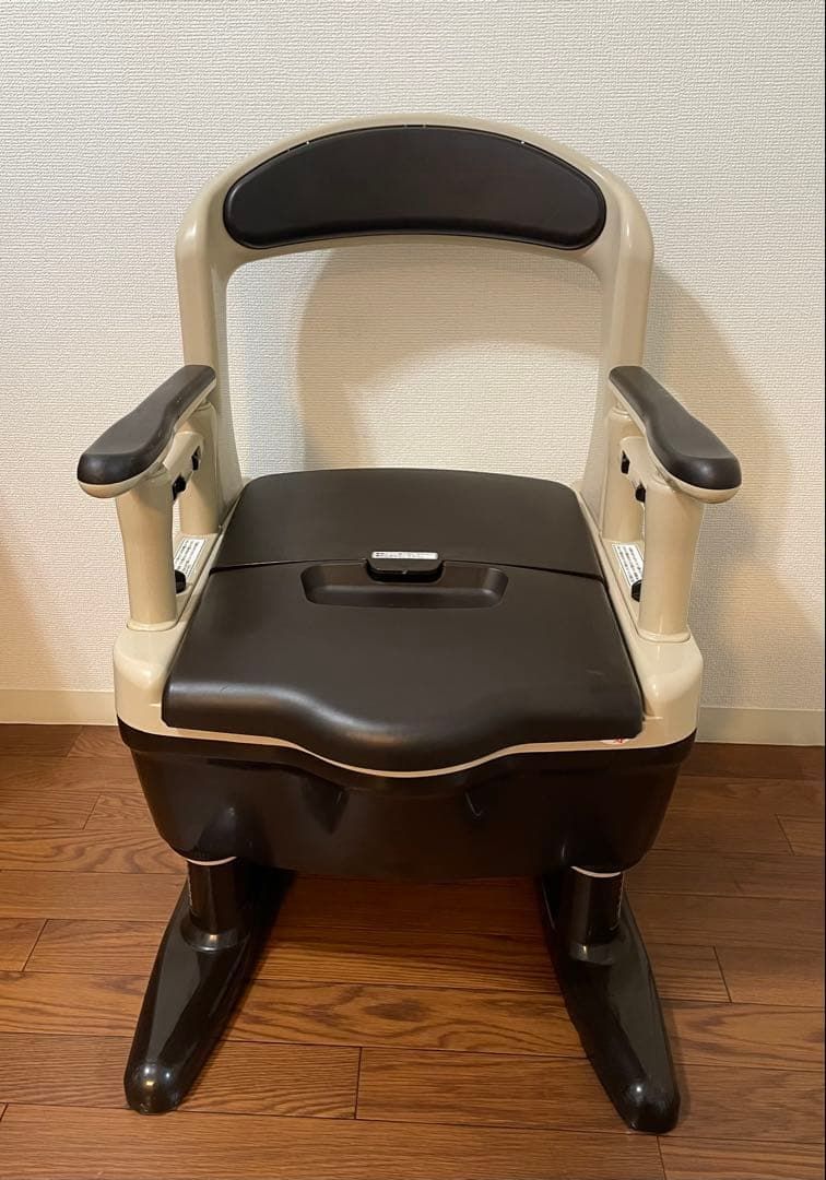 送料無料】未使用品 安寿 ポータブルトイレ ジャスピタ 【公式通販】