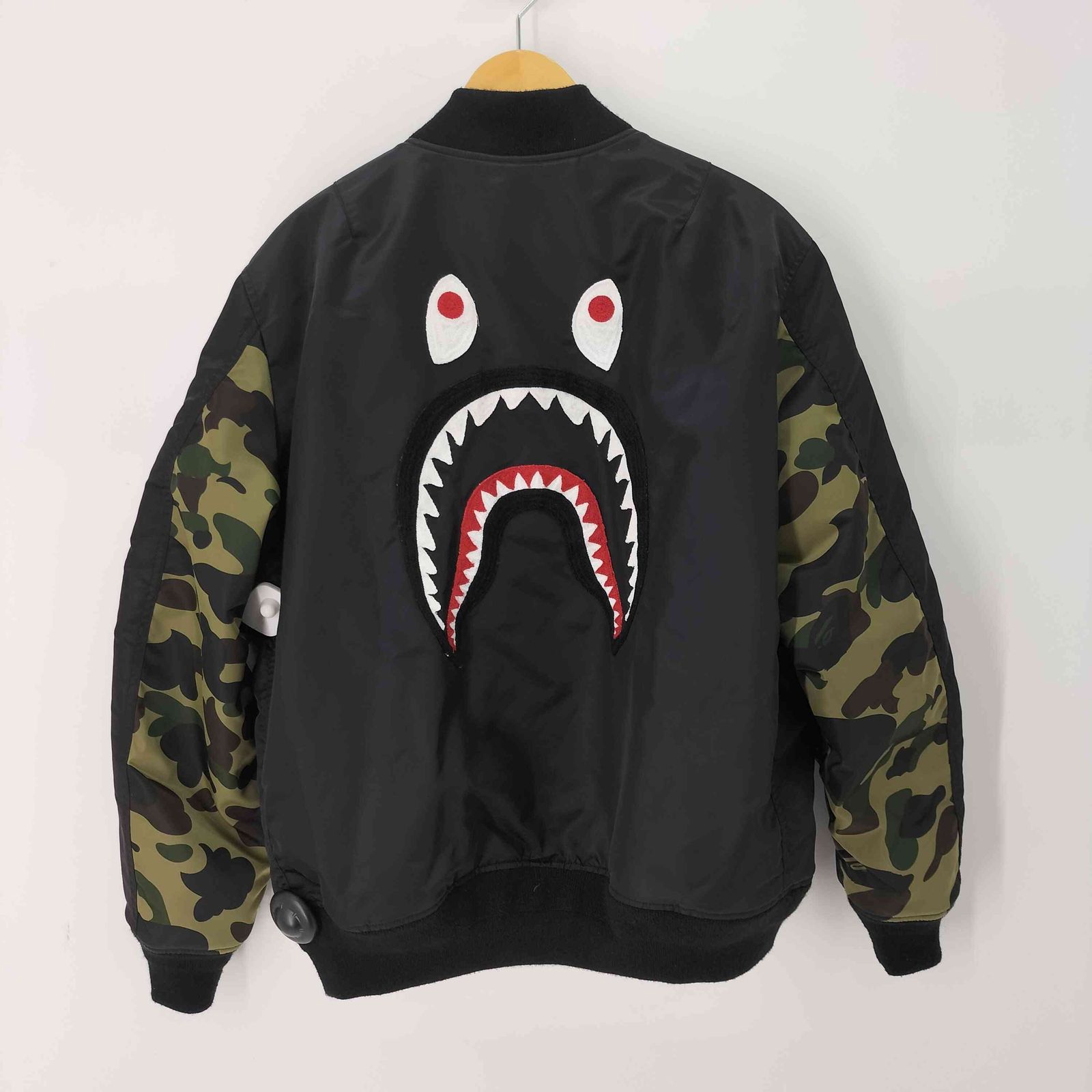 3月21日まで出品A BATHING APEアベイシングエイプMA−1ジャケット APE CROSSBONE MA-1（MA-1）｜A BATHING APE（アベイシング