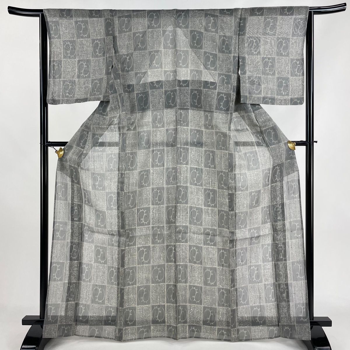 小紋 身丈166cm 裄丈63.5cm S 薄物 夏紬 絹芭蕉 証紙 市松 葉柄 灰色 正絹 秀品
