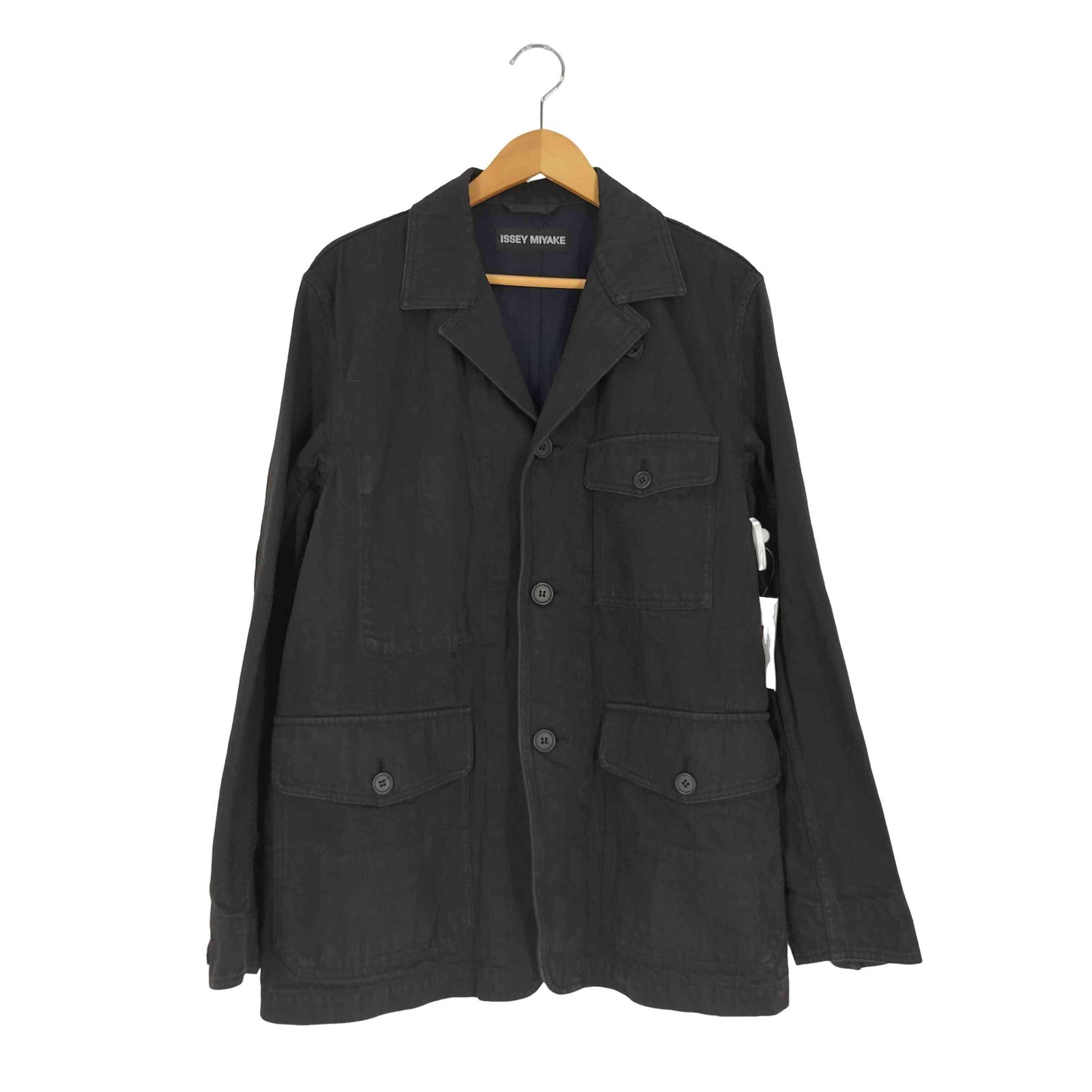イッセイミヤケメン 3B テーラードジャケット スーツ メンズ アウター S 黒 イッセイ ミヤケ(ISSEY MIYAKE)からトラディショナルなビジネススーツ